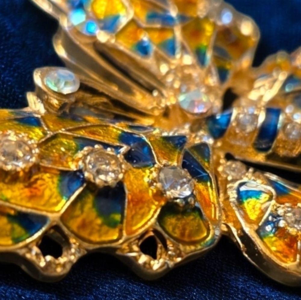 Lg Rhinestone Goldtone Butterfly Brooch - Picture 3 of 4